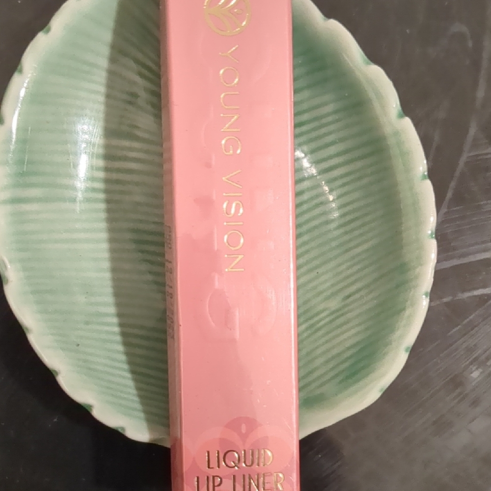 Liquid Lip Liner